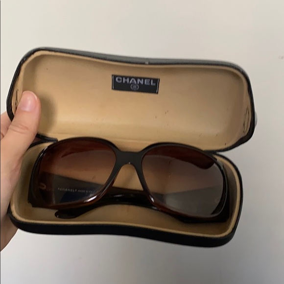 Chanel sunglasses with case main image 4